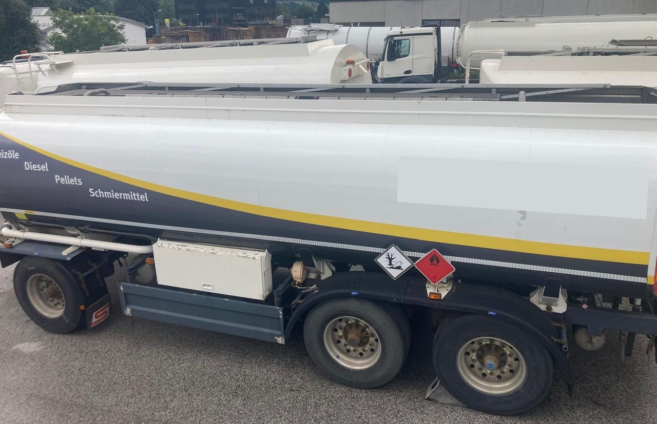 Schwarzmüller Schwingenschlögel, ADR, 3 Kammern, Fuel+Diesel - Cisterna remolque: foto 2 Schwarzmüller Schwingenschlögel, ADR, 3 Kammern, Fuel+Diesel - Cisterna remolque: foto 2