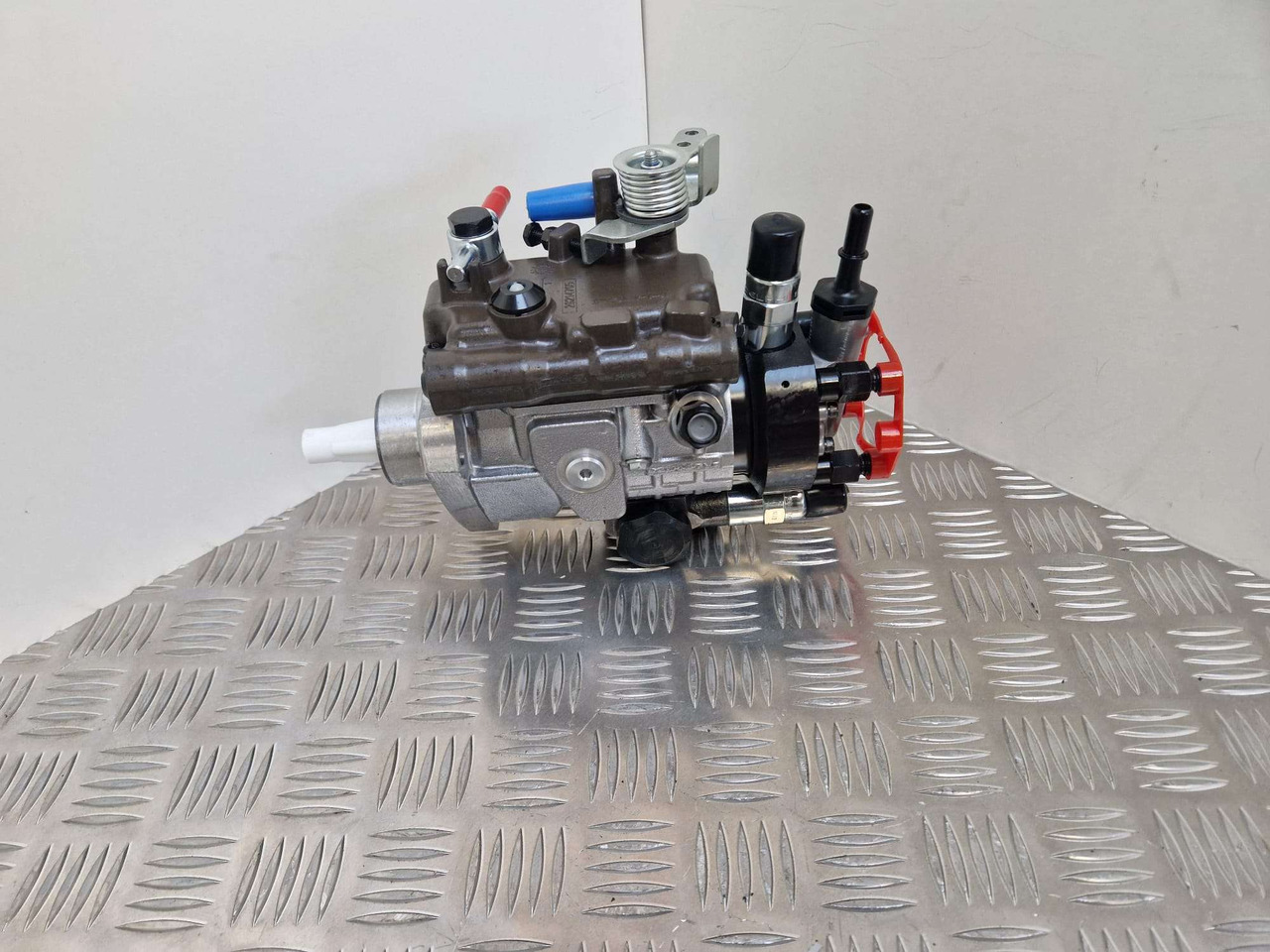 320/06933 12V injection pump 9520A512G Delphi - Motor y piezas para Maquinaria de construcción: foto 1 320/06933 12V injection pump 9520A512G Delphi - Motor y piezas para Maquinaria de construcción: foto 1