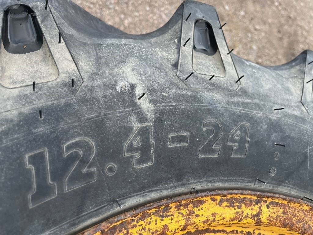 BKT 12,4-24 12 lagers till Volvo 641 640 642 - Neumático para Maquinaria de construcción: foto 3 BKT 12,4-24 12 lagers till Volvo 641 640 642 - Neumático para Maquinaria de construcción: foto 3