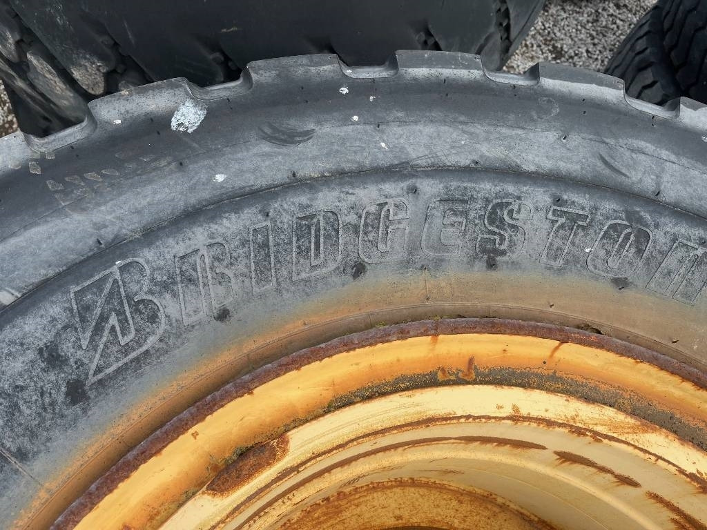 Bridgestone 775 /65 R29 Volvo L180 Wheels - Rueda completa: foto 4 Bridgestone 775 /65 R29 Volvo L180 Wheels - Rueda completa: foto 4