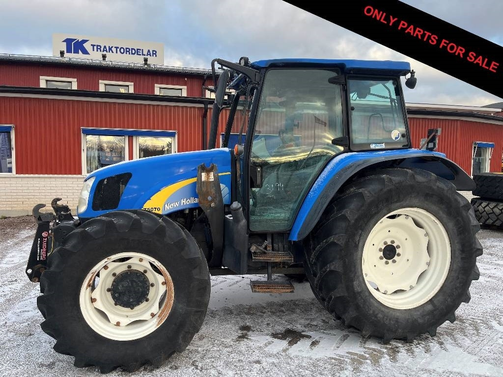 New Holland T 5070 Dismantled. Only spare parts - Tractor: foto 1 New Holland T 5070 Dismantled. Only spare parts - Tractor: foto 1