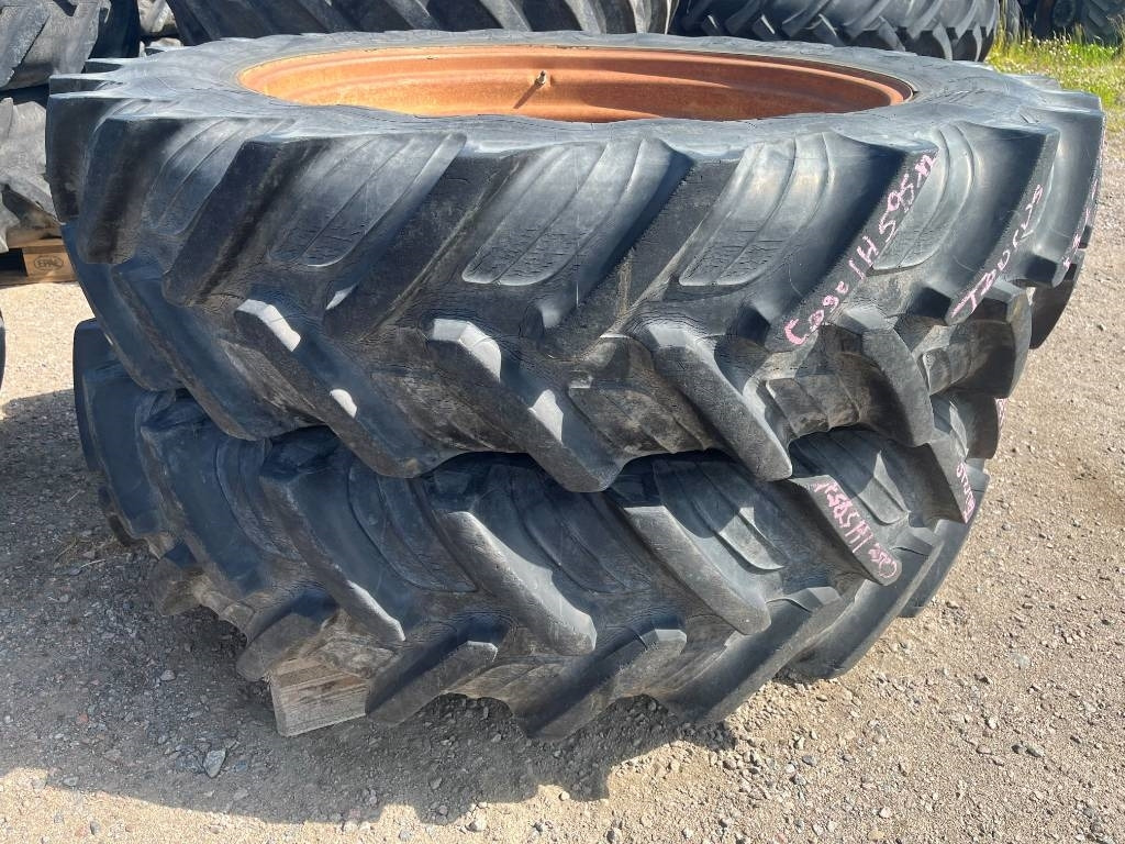 Taurus 13,6-R38 på fälg Case , MF , BM , IH  - Neumático para Maquinaria agrícola: foto 1 Taurus 13,6-R38 på fälg Case , MF , BM , IH  - Neumático para Maquinaria agrícola: foto 1