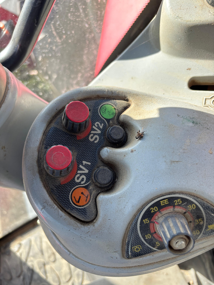 AGCO Massay Ferguson 8480 Przełączniki Przycisk Kabiny Kabinowe - Cabina e interior para Maquinaria agrícola: foto 5 AGCO Massay Ferguson 8480 Przełączniki Przycisk Kabiny Kabinowe - Cabina e interior para Maquinaria agrícola: foto 5