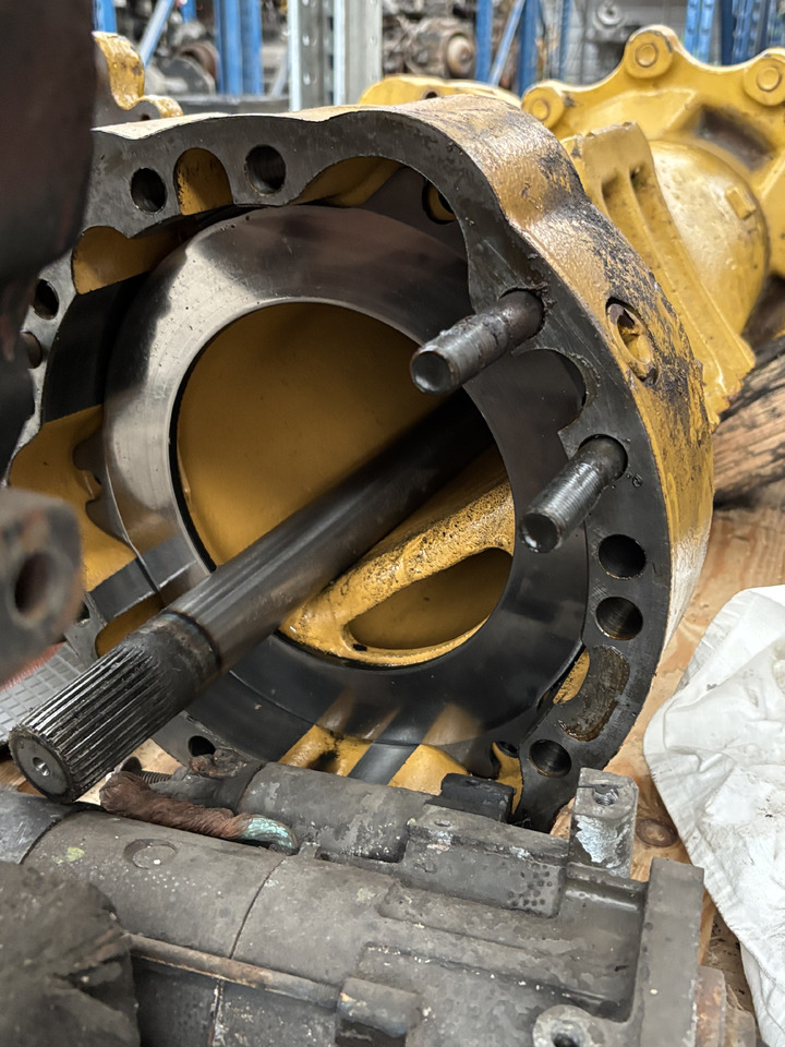 CAT CARRARO 641500 10637 Obudowa Mostu Pochwa Prawa Lewa - Eje y piezas para Maquinaria agrícola: foto 4 CAT CARRARO 641500 10637 Obudowa Mostu Pochwa Prawa Lewa - Eje y piezas para Maquinaria agrícola: foto 4