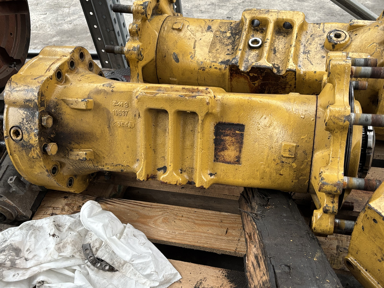 CAT CARRARO 641500 10637 Obudowa Mostu Pochwa Prawa Lewa - Eje y piezas para Maquinaria agrícola: foto 1 CAT CARRARO 641500 10637 Obudowa Mostu Pochwa Prawa Lewa - Eje y piezas para Maquinaria agrícola: foto 1