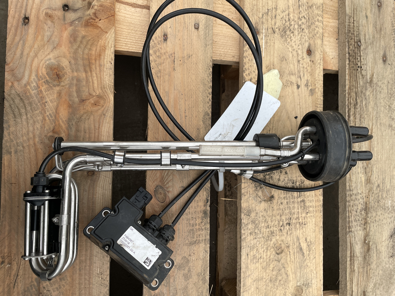 Claas Jaguar Lexion Tucano Xerion - czujnik poziomu jakości AdBlue 0007732073 - Sensor para Maquinaria agrícola: foto 1 Claas Jaguar Lexion Tucano Xerion - czujnik poziomu jakości AdBlue 0007732073 - Sensor para Maquinaria agrícola: foto 1