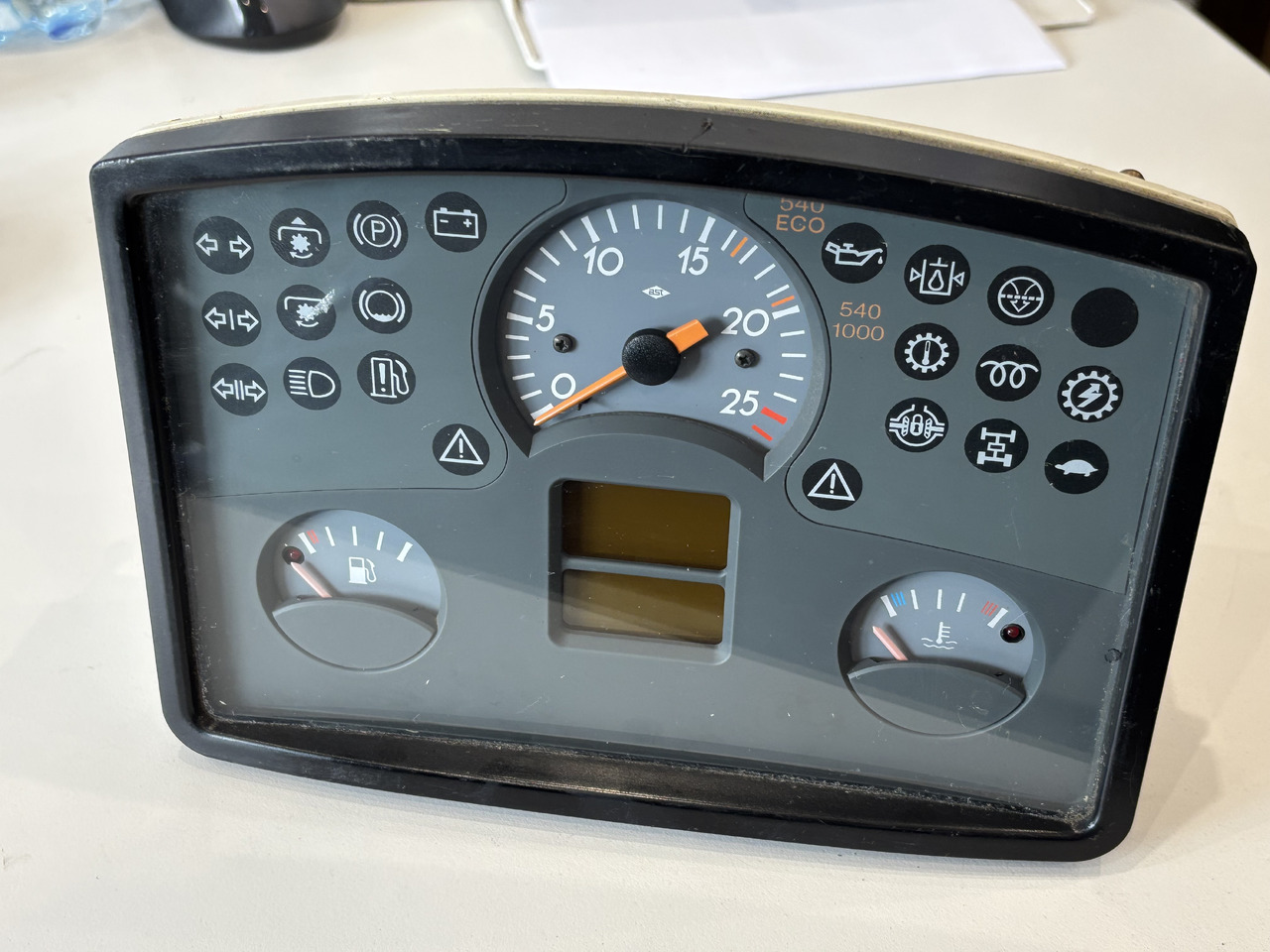 Claas Nectis 204439 00 1143 077 0   0011430770, BIMA7501369 - Salpicadero para Tractor: foto 1 Claas Nectis 204439 00 1143 077 0   0011430770, BIMA7501369 - Salpicadero para Tractor: foto 1