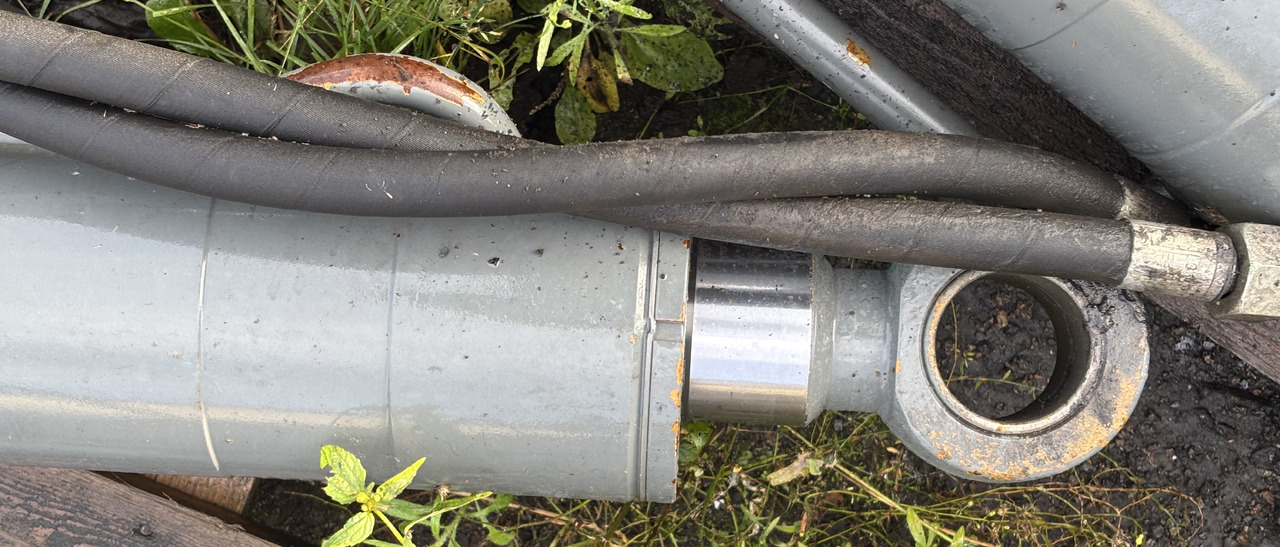 Claas Scorpion 7040 Siłownik Podnoszenia Siłownik Wyrównania 0013003700 0013003720 - Cilindro hidráulico para Manipulador telescópico: foto 2 Claas Scorpion 7040 Siłownik Podnoszenia Siłownik Wyrównania 0013003700 0013003720 - Cilindro hidráulico para Manipulador telescópico: foto 2