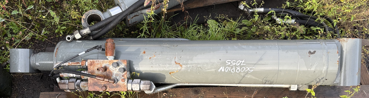 Claas Scorpion 7055 Siłownik Podnoszenia 0013048390 00 1304 839 0 - Cilindro hidráulico para Manipulador telescópico: foto 1 Claas Scorpion 7055 Siłownik Podnoszenia 0013048390 00 1304 839 0 - Cilindro hidráulico para Manipulador telescópico: foto 1