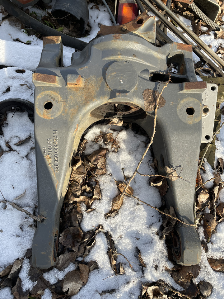 Fendt 724 - wspornik przedniego mostu rama M725300050032 - Eje delantero para Maquinaria agrícola: foto 1 Fendt 724 - wspornik przedniego mostu rama M725300050032 - Eje delantero para Maquinaria agrícola: foto 1