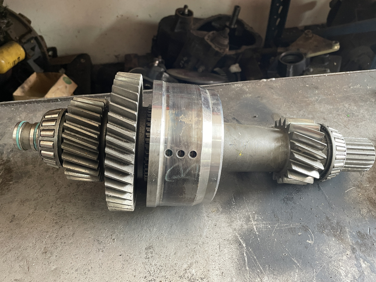 JCB 535 527 - wałek skrzyni biegów 459M5153 - Caja de cambios y piezas para Equipo de manutención: foto 1 JCB 535 527 - wałek skrzyni biegów 459M5153 - Caja de cambios y piezas para Equipo de manutención: foto 1