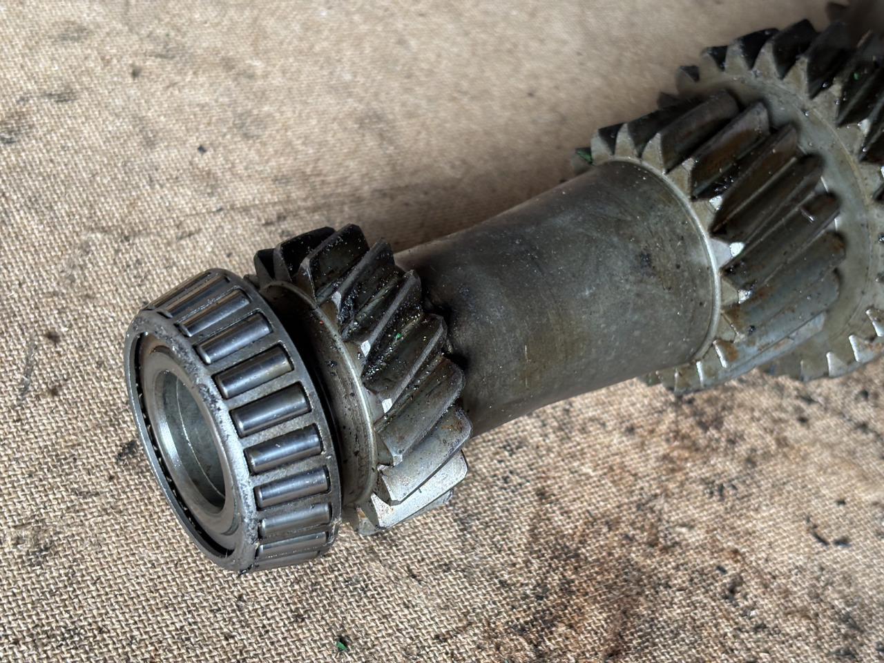 John Deere 6100 6200 6300 6400 6500 6600 Wał Napędowy L101006 L78967 - Palier para Maquinaria agrícola: foto 2 John Deere 6100 6200 6300 6400 6500 6600 Wał Napędowy L101006 L78967 - Palier para Maquinaria agrícola: foto 2