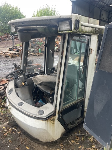 Liebherr L544 kabina części - Cabina para Maquinaria de construcción: foto 2 Liebherr L544 kabina części - Cabina para Maquinaria de construcción: foto 2