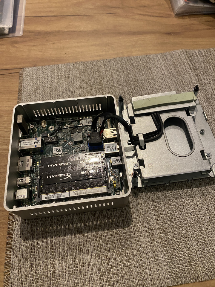 Mikrokomputer Mini PC Intel NUC5i5RYH - Herramienta/ Equipo: foto 4 Mikrokomputer Mini PC Intel NUC5i5RYH - Herramienta/ Equipo: foto 4