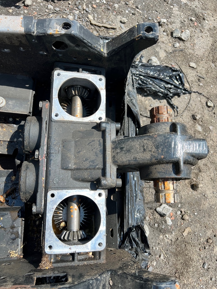 New Holland Typ 846 Przekładnia 84571976 - Bastidor/ Chasis para Maquinaria agrícola: foto 2 New Holland Typ 846 Przekładnia 84571976 - Bastidor/ Chasis para Maquinaria agrícola: foto 2