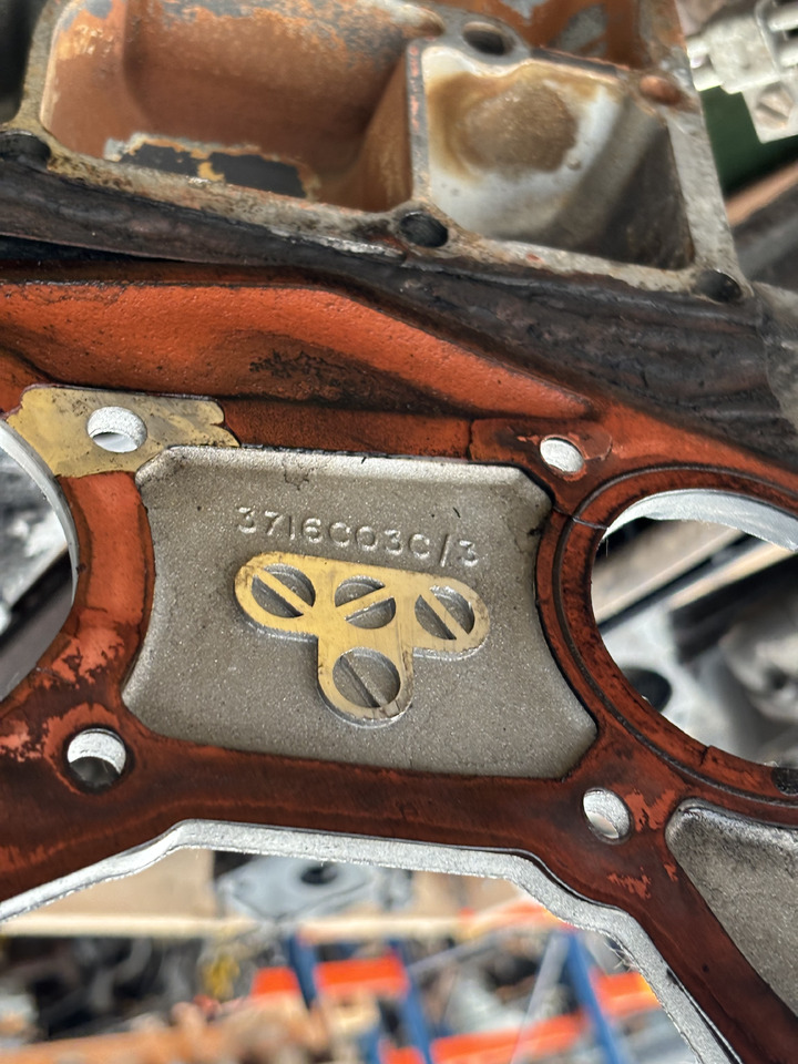 Perkins 1004.4 1004.4T 1006.6 Silnik Pokrywa Silnika Obudowa Tryb CZĘŚCI 3716C03C/3 - Motor y piezas para Maquinaria de construcción: foto 3 Perkins 1004.4 1004.4T 1006.6 Silnik Pokrywa Silnika Obudowa Tryb CZĘŚCI 3716C03C/3 - Motor y piezas para Maquinaria de construcción: foto 3