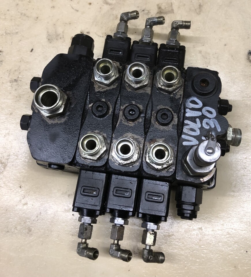 Rozdzielacz ładowarki Volvo L30 - Válvula hidráulica para Cargadora de ruedas: foto 1 Rozdzielacz ładowarki Volvo L30 - Válvula hidráulica para Cargadora de ruedas: foto 1