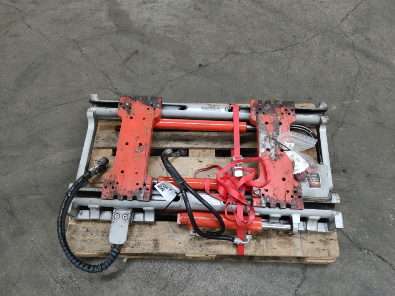 Durwen Fork positioner FEM 2 - Implemento para Equipo de manutención: foto 4 Durwen Fork positioner FEM 2 - Implemento para Equipo de manutención: foto 4