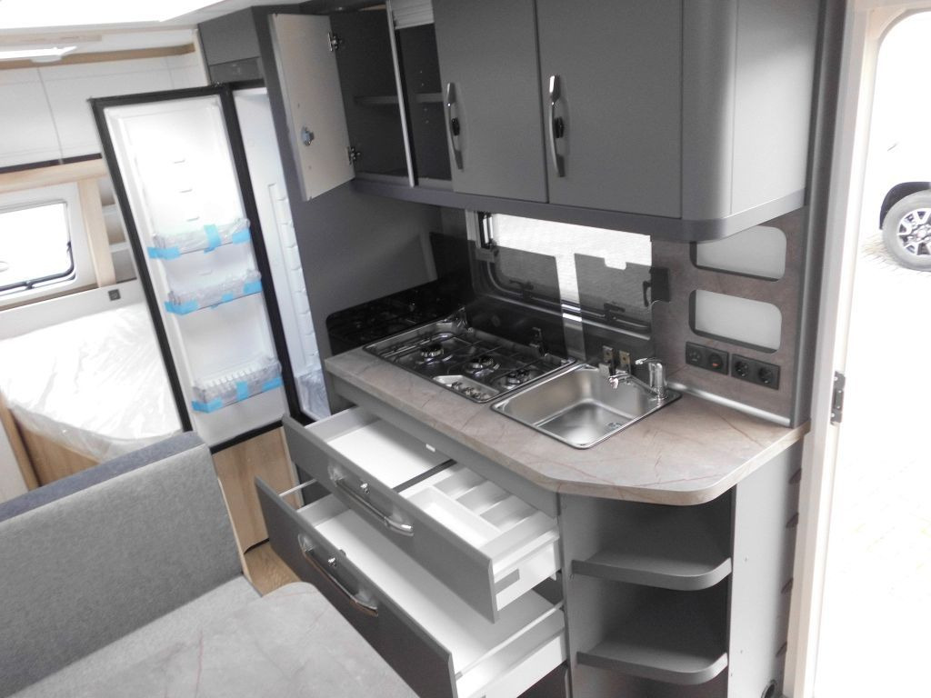 Caravana Hobby De Luxe 540 KMFe 2026 GARAGE AUTARK 1800kg.: foto 13 Caravana Hobby De Luxe 540 KMFe 2026 GARAGE AUTARK 1800kg.: foto 13