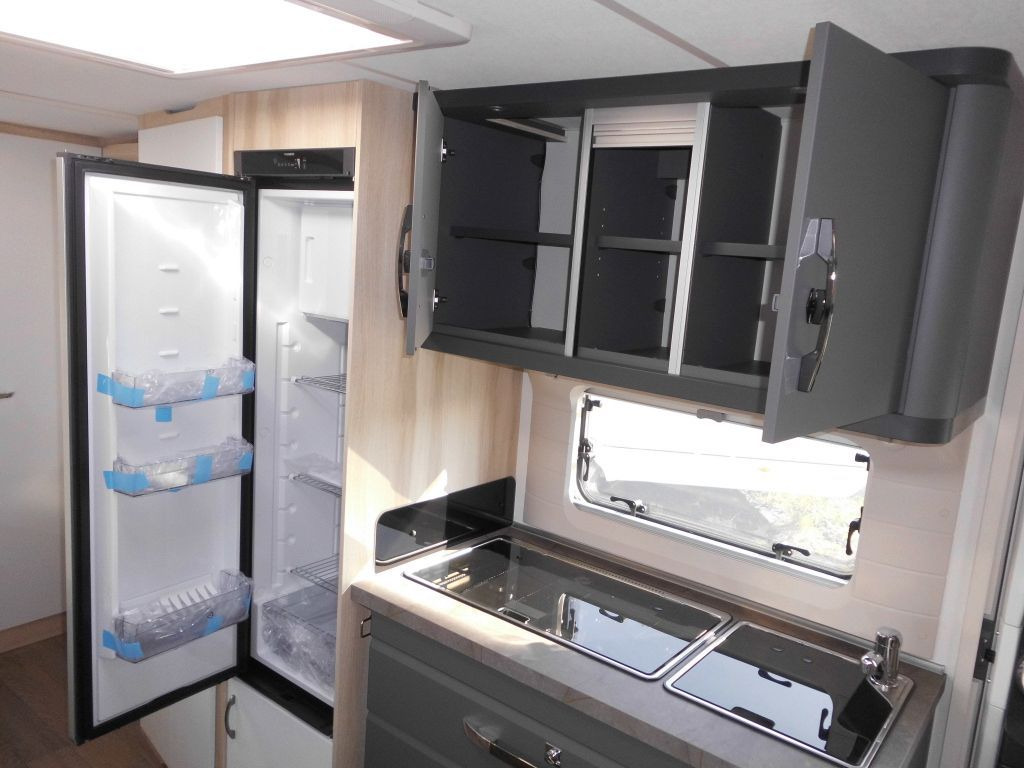 Caravana Hobby De Luxe 560 KMFe 2025 2000kg. Ambiente: foto 15