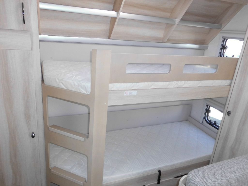 Caravana Hobby De Luxe 560 KMFe 2025 2000kg. Ambiente: foto 21