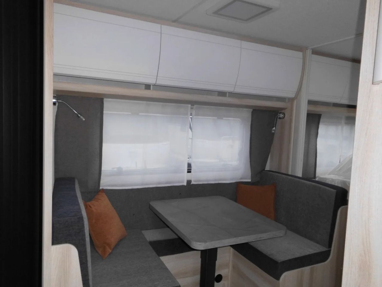 Wohnwagen Hobby De Luxe 460 SL - Caravana: foto 4 Wohnwagen Hobby De Luxe 460 SL - Caravana: foto 4