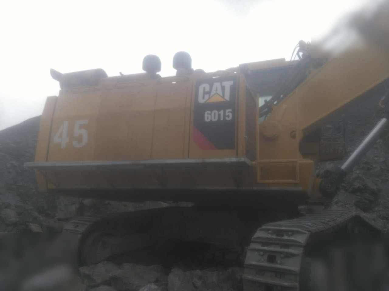 Excavadora de cadenas 2013 CATERPILLAR 6015: foto 20