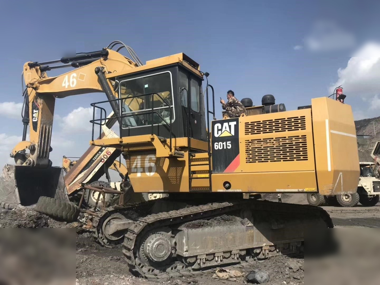 2013 CATERPILLAR 6015 - Excavadora de cadenas: foto 1 2013 CATERPILLAR 6015 - Excavadora de cadenas: foto 1