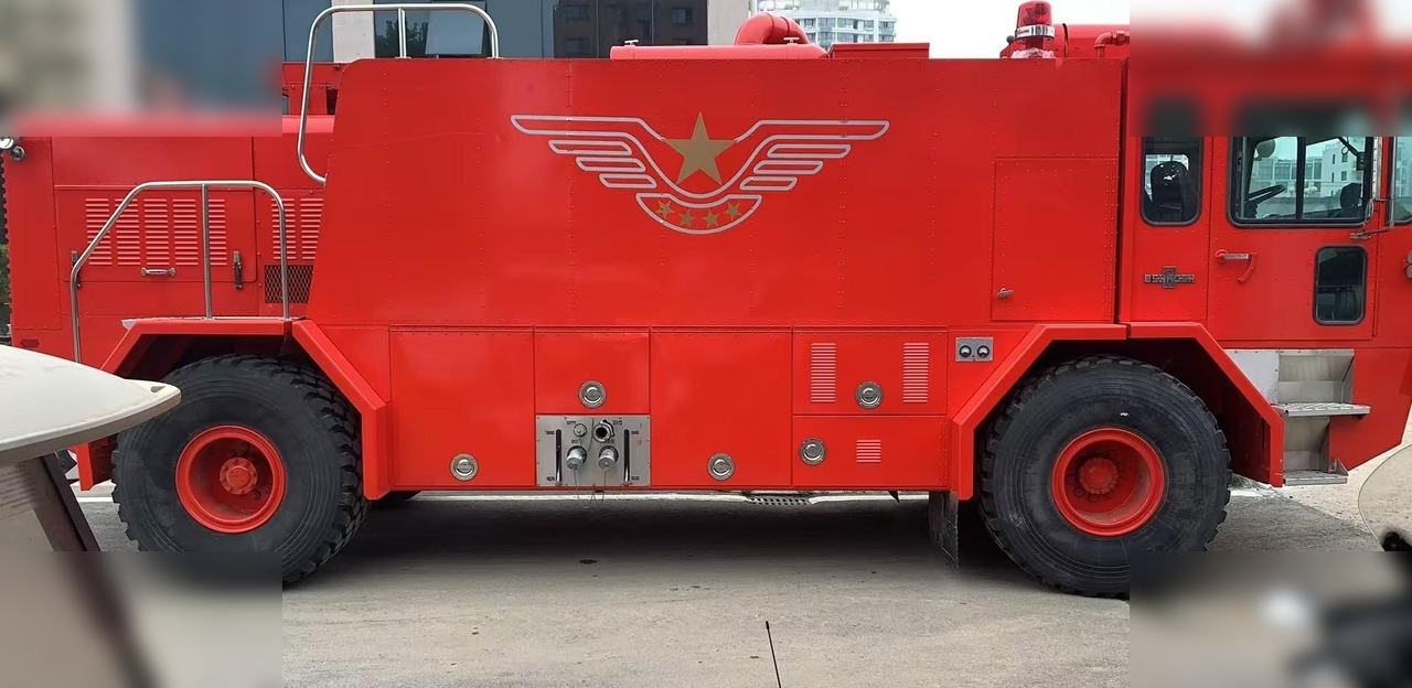 2019 OSHKOSH T1500 - Camión de bomberos: foto 1 2019 OSHKOSH T1500 - Camión de bomberos: foto 1