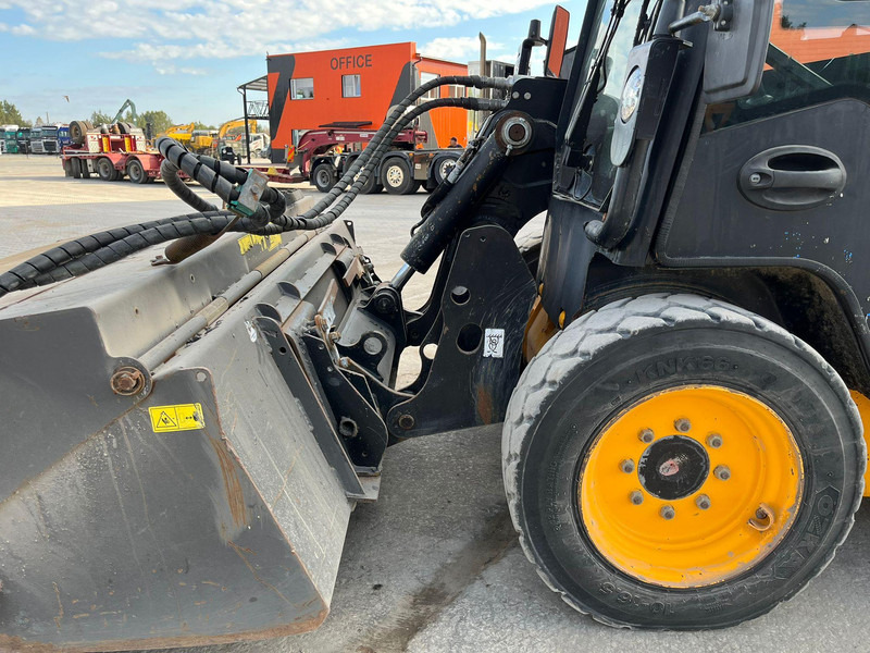Cargadora de ruedas JCB 155 T4 BUCKET & BRUSH: foto 16