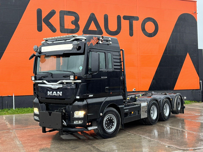 MAN TGX 35.560 8x4*4 LOW MILEAGE ! / INTARDER / JOAB 24 ton / L=5600 mm / SNOW PLOW EQUIPMENT - Multibasculante camión: foto 1 MAN TGX 35.560 8x4*4 LOW MILEAGE ! / INTARDER / JOAB 24 ton / L=5600 mm / SNOW PLOW EQUIPMENT - Multibasculante camión: foto 1