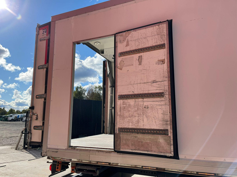 Frigorífico camión Mercedes-Benz Antos 2540L 6x2*4 THERMOKING UT SPECTRUM / BOX L=9522 mm: foto 13 Frigorífico camión Mercedes-Benz Antos 2540L 6x2*4 THERMOKING UT SPECTRUM / BOX L=9522 mm: foto 13
