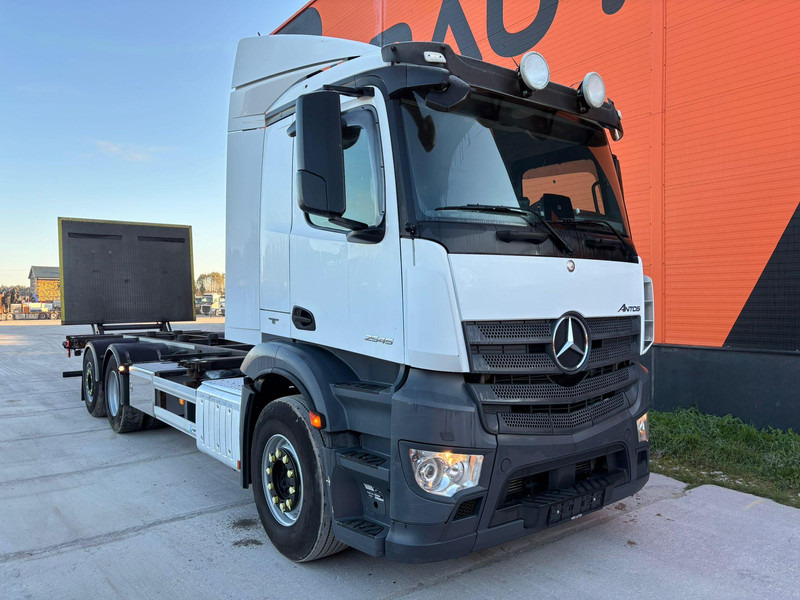 Mercedes-Benz Antos 2545 6x2 RETARDER / CHASSIS L=7812 mm - Portacontenedore/ Intercambiable camión: foto 4 Mercedes-Benz Antos 2545 6x2 RETARDER / CHASSIS L=7812 mm - Portacontenedore/ Intercambiable camión: foto 4