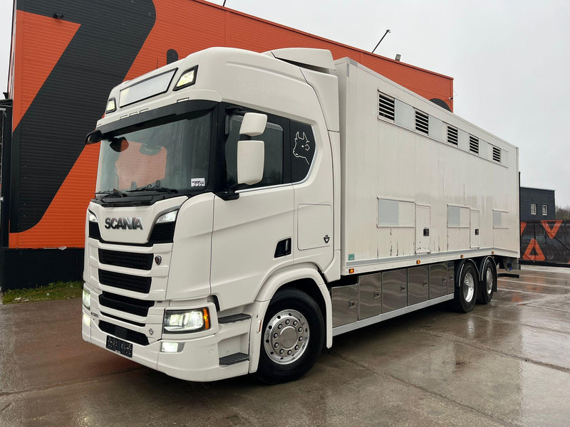 Scania R 580 6x2*4 RETARDER / BOX L=8168 mm - Transporte de ganado camión: foto 2 Scania R 580 6x2*4 RETARDER / BOX L=8168 mm - Transporte de ganado camión: foto 2