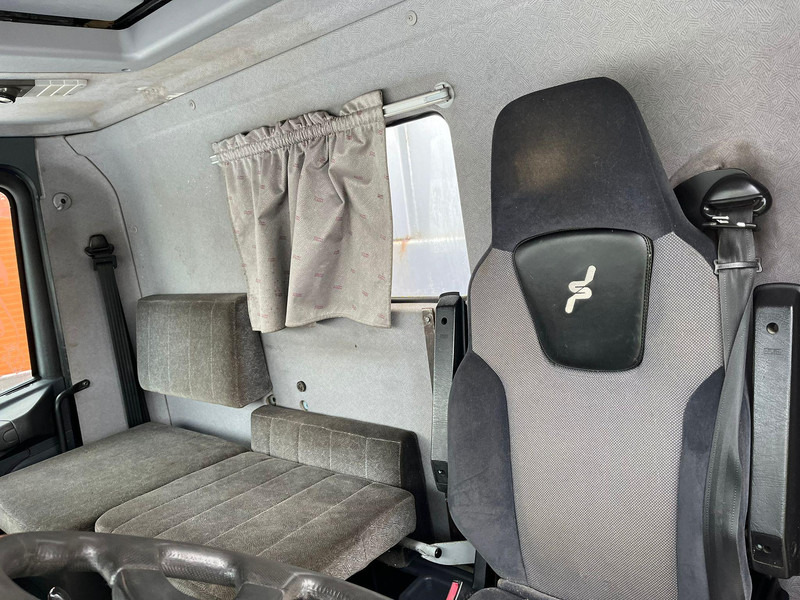 Leasing financiero de Scania T 144 460 6x2 V8 TORPEDO / FULL STEEL / DRUM BRAKES / BIG AXLE / BOX L=4701 mm leasing Scania T 144 460 6x2 V8 TORPEDO / FULL STEEL / DRUM BRAKES / BIG AXLE / BOX L=4701 mm: foto 19