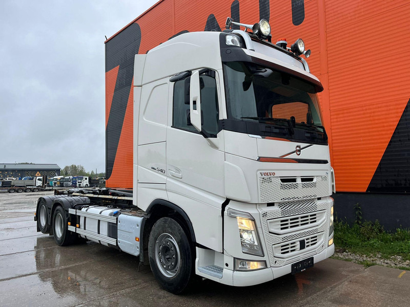 Volvo FH 540 6x4 HIAB 21 ton / L=5600 mm / RETARDER / TANDEM AXLE LIFT - Multibasculante camión: foto 4 Volvo FH 540 6x4 HIAB 21 ton / L=5600 mm / RETARDER / TANDEM AXLE LIFT - Multibasculante camión: foto 4
