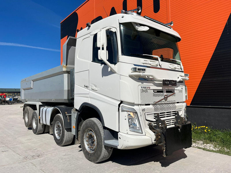 Volvo FH 540 8x4 RETARDER / TANDEM AXLE LIFT / BIG AXLES / BOX L=5704 mm - Volquete camión: foto 4 Volvo FH 540 8x4 RETARDER / TANDEM AXLE LIFT / BIG AXLES / BOX L=5704 mm - Volquete camión: foto 4