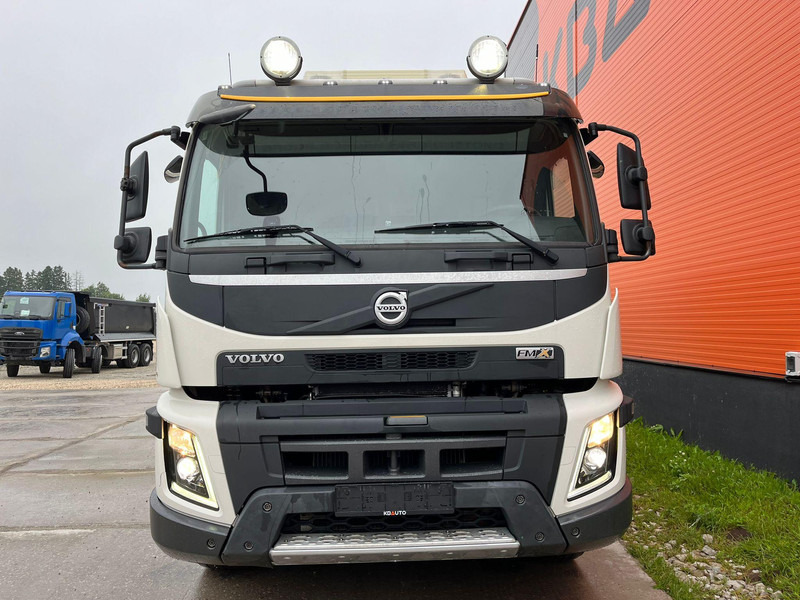 Volvo FMX 540 8x4 TANDEM AXLE LIFT / BIG AXLES / BOX L=5695 mm - Volquete camión: foto 3 Volvo FMX 540 8x4 TANDEM AXLE LIFT / BIG AXLES / BOX L=5695 mm - Volquete camión: foto 3