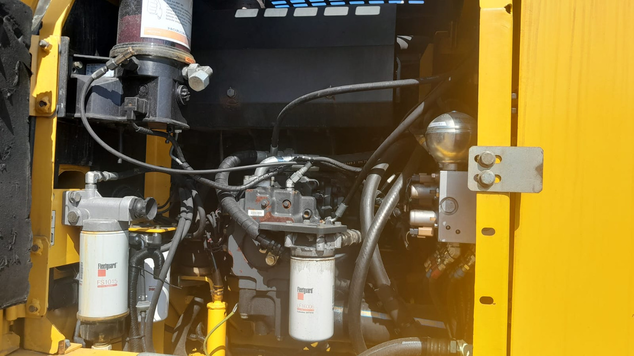 Excavadora de ruedas KOMATSU PW 140-7: foto 10