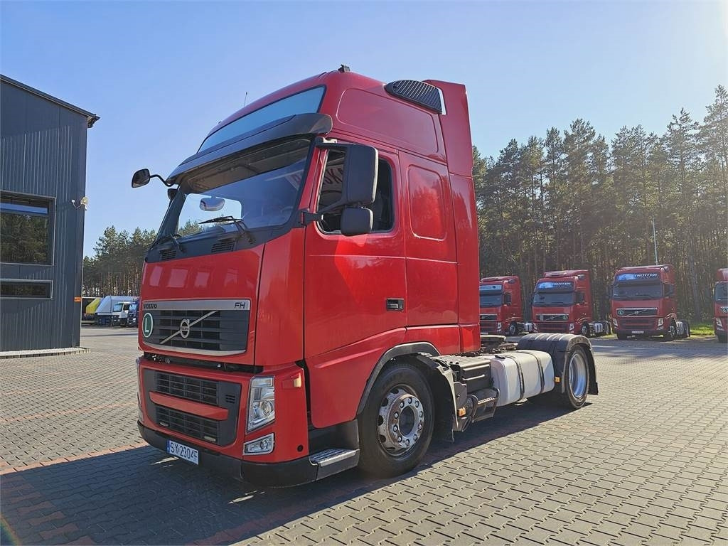 Volvo FH13 XXL MANUAL 420 EURO 5 2011 r MEGA LOW DECK  - Cabeza tractora: foto 2 Volvo FH13 XXL MANUAL 420 EURO 5 2011 r MEGA LOW DECK  - Cabeza tractora: foto 2