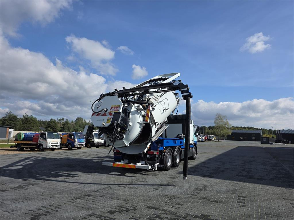 Renault 6x4 WUKO RIVARD RECYTLING for collecting liquid wa - Otros: foto 1 Renault 6x4 WUKO RIVARD RECYTLING for collecting liquid wa - Otros: foto 1