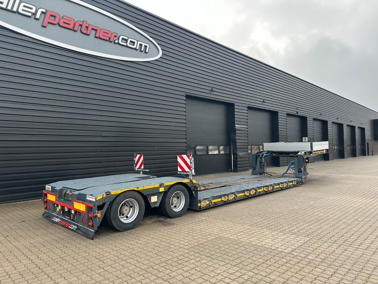 Faymonville 2 achs tiefbett / 2 x ausziehbar / 17.450 mm Faymonville 2 achs tiefbett / 2 x ausziehbar / 17.450 mm - Góndola rebajadas semirremolque: foto 4 Faymonville 2 achs tiefbett / 2 x ausziehbar / 17.450 mm Faymonville 2 achs tiefbett / 2 x ausziehbar / 17.450 mm - Góndola rebajadas semirremolque: foto 4