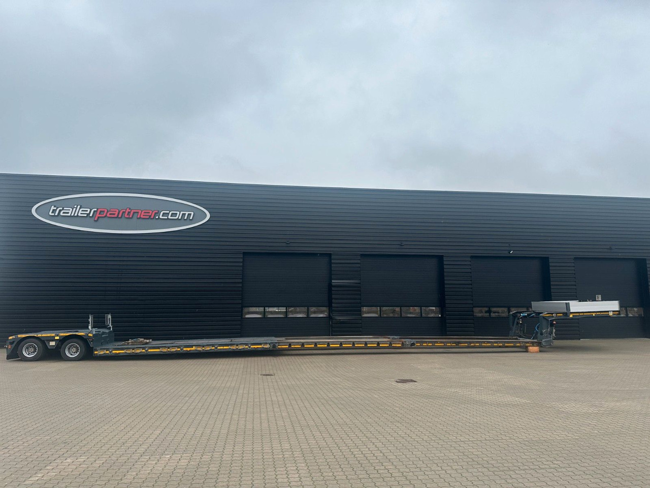 Faymonville 2 achs tiefbett / 2 x ausziehbar / 17.450 mm Faymonville 2 achs tiefbett / 2 x ausziehbar / 17.450 mm - Góndola rebajadas semirremolque: foto 1 Faymonville 2 achs tiefbett / 2 x ausziehbar / 17.450 mm Faymonville 2 achs tiefbett / 2 x ausziehbar / 17.450 mm - Góndola rebajadas semirremolque: foto 1