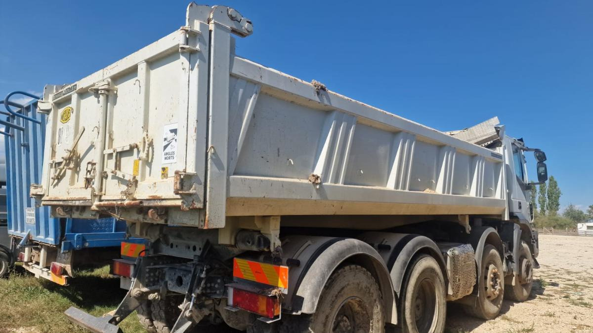 Iveco Trakker 410 - Volquete camión: foto 2 Iveco Trakker 410 - Volquete camión: foto 2