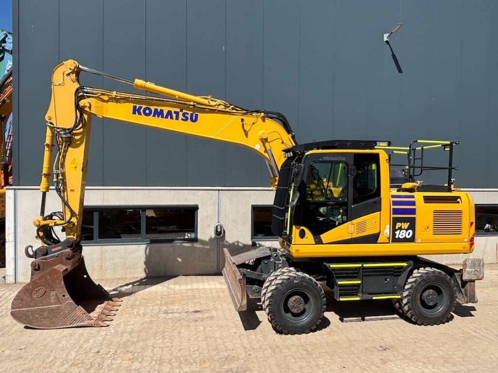 Komatsu PW 180-11 - PW180 - PW 160 - PW 200 - PW220 - Excavadora de ruedas: foto 2 Komatsu PW 180-11 - PW180 - PW 160 - PW 200 - PW220 - Excavadora de ruedas: foto 2