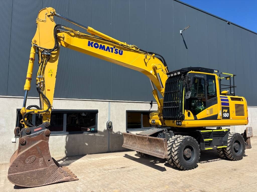 Komatsu PW 180-11 - PW180 - PW 160 - PW 200 - PW220 - Excavadora de ruedas: foto 1 Komatsu PW 180-11 - PW180 - PW 160 - PW 200 - PW220 - Excavadora de ruedas: foto 1
