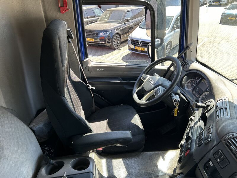 DAF CF 230 FA / 543 dkm / Tacho V2 / Box / Schuifzeil / Laadklep / APK TUV 08-26 - Camión lona: foto 3 DAF CF 230 FA / 543 dkm / Tacho V2 / Box / Schuifzeil / Laadklep / APK TUV 08-26 - Camión lona: foto 3