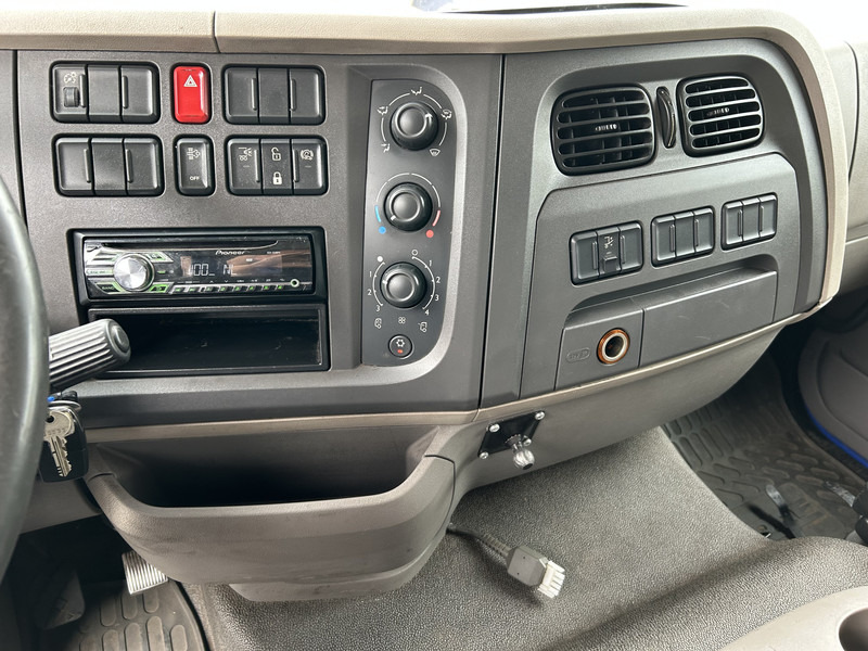 DAF LF 210 FA / 12 Ton / 454 dkm / Pritsch-Plane / LBW / NL Truck - Camión lona: foto 5 DAF LF 210 FA / 12 Ton / 454 dkm / Pritsch-Plane / LBW / NL Truck - Camión lona: foto 5