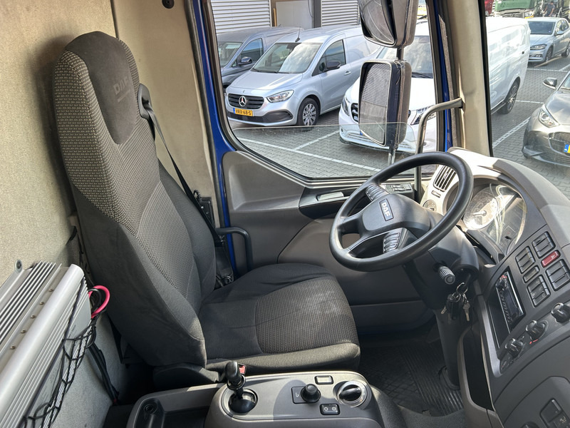 DAF LF 210 FA / 12 Ton / 460 dkm / Curtainside / Loadlift / APK TUV 10-25 - Camión lona: foto 3 DAF LF 210 FA / 12 Ton / 460 dkm / Curtainside / Loadlift / APK TUV 10-25 - Camión lona: foto 3