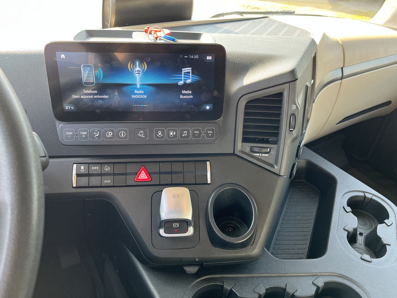 Mercedes-Benz Actros 2124 / 2023 / 18 Ton / 76 dkm / Box / Laadklep - Camión caja cerrada: foto 5 Mercedes-Benz Actros 2124 / 2023 / 18 Ton / 76 dkm / Box / Laadklep - Camión caja cerrada: foto 5